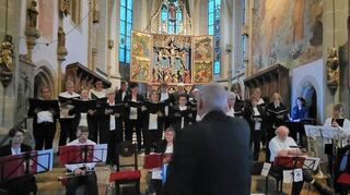 Die evangelische Kirchengemeinde Creglingen bot in der Herrgottskirche eine Abendmusik, die sehr gut besucht war.