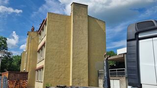 Der Rückbau des alten Teils der Turmbergschule hat begonnen. Bis September sollen die Arbeiten abgeschlossen sein.