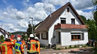 Ein gemeldeter Wohnhausbrand in Schweigern ließ am Samstag 50 Einsatzkräfte der Feuerwehr anrücken.