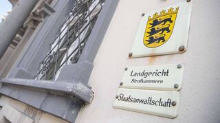 Dem 27 Jahre alten Beschuldigten wird versuchter Totschlag vorgeworfen. Er muss sich bald vor dem Landgericht Ellwangen verantworten.