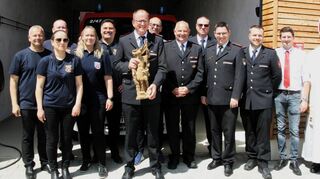 Die Grußredner und Ehrengäste gemeinsam mit Abteilungskommandant Thomas Mark.