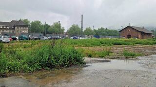 Die Realisierung des Ärztehauses in der Laudaer Tauberstraße an diesem Platz nahe des Bahnhofs verzögert sich, weil der bisherige Investor jetzt ausgestiegen ist.