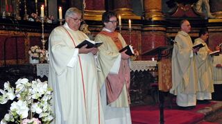 Stadtpfarrer und Wallfahrtsleiter Pater Josef Bregula ging in seiner Predigt an Fronleichnam unter anderem auf die Frage „Nennt ihr euch nur Christen – oder seid ihr auch welche?“ ein.