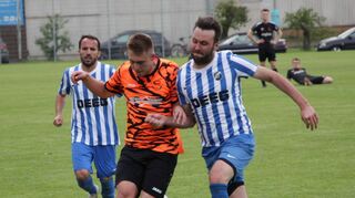 Der SC Amrichshausen (in orangenen Trikots) ließ sich in dieser Saison letztlich von niemandem aufhalten und und wurde relativ souverän Meister. Vor dem letzten Spieltag beträgt der Vorsprung sieben Punkte.