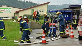 Die Feuerwehren und das THW hatten am Sonntag gut zu tun.