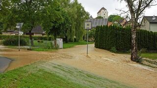 Auch in Angeltürn hieß es Land unter und die Wassermassen suchten sich ihren Weg.