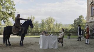 Entschlossen tritt Ludvig Kahlen (l., Mads Mikkelsen) dem machthungrigen Gutsbesitzer Frederik De Schinkel (M., Simon Bennebjerg) entgegen.