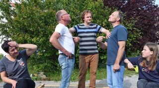 Theaterspaß: Am Samstag, 8. Juni, 16 Uhr, nimmt eine eigens für das Jubiläum gegründete Theatergruppe ihre Zuschauer mitten hinein in eine turbulent verlaufende Quizsendung. Im Bild von links Elke Scheuenstuhl, Hans-Ulrich Denecke, Tilman Staak, Bernd Scheuenstuhl und Lotta Stier.