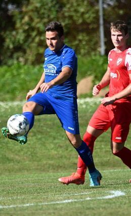 Wer behält die Oberhand? Eintracht Walldürn (linkes Bild in Blau) oder der in der Rückrunde so erfolgreiche VfR Gommersdorf II (rechtes Bild).