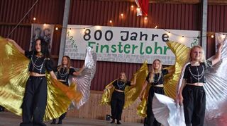 Die Sumaikas der Tanzvilla Creglingen begeisterten am Samstagnachmittag das Publikum mit fünf Tänzen.