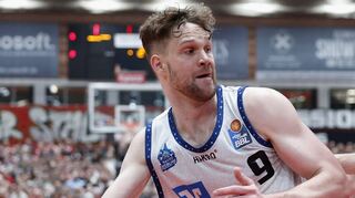Fabian Bleck hat schon viele Spiele in der „Turnhölle“ bestritten - beim nächsten wird es das Baskets-Trikot tragen.