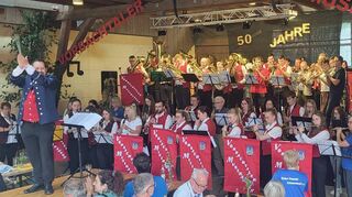 Gemeinsam ließen die Vorbachtaler Musikanten mit Musikern aus umliegenden Vereinen das Vorbachtal erklingen.