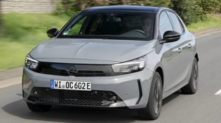 „Vizor“ nennt Opel das charakteristische Markengesicht an der Front.