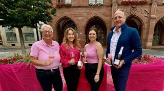Claudia Wölpper-Murphy, Clara Murphy, Weronica Tokarczyk und Peter Walzenbach freuen sich auf die zweite Auflage des Rosé-Wein-Festivals.
