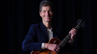 Die Reihe „Kurensemble & Friends“ wird am Samstag, 22. Juni um 19.30 Uhr im Kurhaus-Kursaal Bad Mergentheim fortgesetzt. Die Besucher erwartet ein Konzerthighlight mit Gitarrist Stefan Varga.