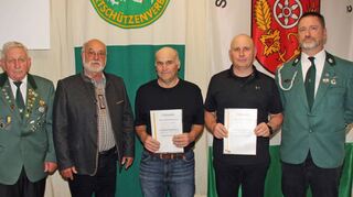 Ehrungen langjähriger und verdienter Mitglieder standen im Rahmen des Festakts anlässlich von 100 Jahren Sportschützenverein Hubertus 1924 auf der Tagesordnung.