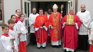 Auch am traditionellen „Tag der Heimatvertriebenen, Aussiedler und ausländischen Mitbürger“ weilten zahlreiche Pilger in Walldürn. Im Mittelpunkt stand das Pontifikalamt mit Abt em. Dr. Emmeram Kränkl OSB aus Schäftlarn