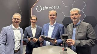 Martin Haaf, Geschäftsführer i.safe Mobile, informierte Christoph Kraus, Wirtschaftsförderer von Lauda-Königshofen, Bürgermeister Dr. Lukas Braun sowie Armin Kordmann, Geschäftsführer i-Park, über die neuen Produkte.