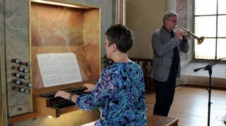 Ulrike Lauer an der Orgel und Edgar Oettig an der Trompete boten bei der Matinee eine musikalische Reise durch Europa.