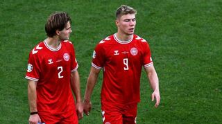 Rasmus Hojlund (re.) neben Mitspieler Joachim Andersen nach dem ersten Gruppenspiel. Der Stürmer blieb noch ohne Erfolg.