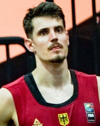 Lukas Wank im Trikot der deutschen Basketball-Nationalmannschaft.