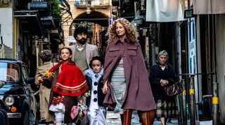 Die Familie leidet unter dem Ehebruch des Vaters.