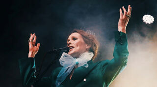 Die Cardigans überzeugen beim Mannheimer Zeltfestival.