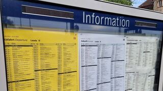 Die Fahrpläne an den Stationen entlang der Tauberbahn halten gegenwärtig nicht, was auf ihnen gedruckt steht.