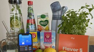 Mit verschiedenen Hilfsmittel, darunter eine Trink-App und „Air up“, will Redakteurin Nicola Beier mehr trinken.