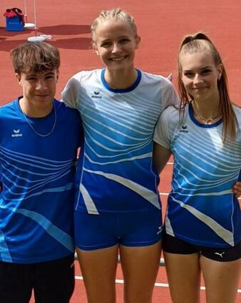 Hailey-Jean Hörner (rechts) gewann über 100 Meter Hürden Silber.