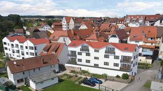 So soll das neue Mehrfamilienhaus im Lohplatz aussehen (Bildmitte rechts mit zwei Giebeln). Der Gemeinderat stimmte der Baumaßnahme zu.