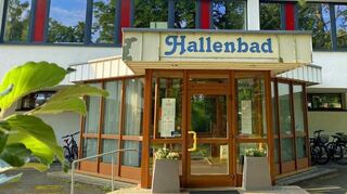 Umfangreiche Vorarbeiten für Sanierung nötig: Nach den Sommerferien könnte es mit der zeitweisen Schließung des Hallenbads schnell gehen.