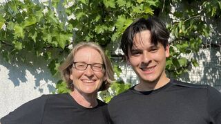 Andrea Mechler ist mit ihrem Sohn Marcus Nguyen aus Kanada angereist.