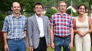 Alfred Dörzbacher (Zweiter von links) wurde nach vier Jahrzehnten ehrenamtlicher Tätigkeit bei der kirchlichen Sozialstation geehrt und verabschiedet.
