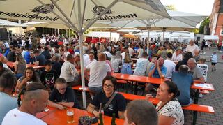 Bereits am Freitagabend zur offiziellen Eröffnung war das Hardheimer Sommerfest gut besucht. Trotz des Wetterumschwungs mit Dauerregen am Sonntag zogen die Organisatoren und beteiligten Vereine ein positives Fazit.