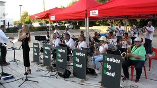 Die „Tauber-Big-Band“ beim Auftritt auf den Tauber-Terrassen.