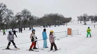 <p>Ski Heil: Am Ortsrand von Schillingstadt befindet sich die Piste des Ski-Clubs Schillingstadt (Bild links). Der Schi-Club Buch hat seine Anlage (Bild rechts) schon seit mehr als zehn Jahren in der Nähe des Königheimer Ortsteils Brehmen.</p>