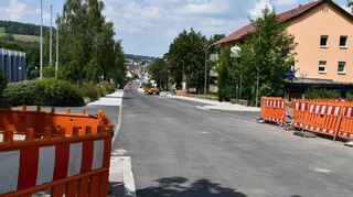 Bald hat die Umleitung ausgedient: Der letzte Bauabschnitt im Rahmen der Sanierung der Becksteiner Straße in Lauda steht kurz vor der Vollendung.