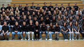 Nach stressigen Prüfungstagen freuen sich 84 Realschüler und zwei Hauptschüler über ihren Abschluss.