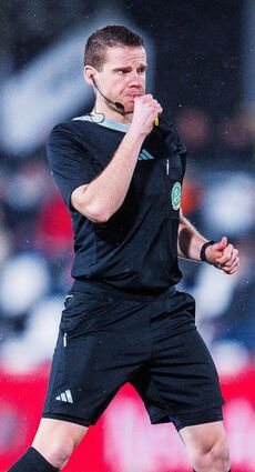 Der Nassiger Mario Hildenbrand bleibt als Drittliga-Schiedsrichter der am höchsten eingestufte Unparteiische im Badischen Fußball-Verband.