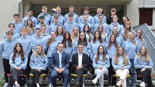 Abitur in der Tasche: Die 40 erfolgreichen Schüler und Schülerinnen am Matthias-Grünewald-Gymnasium.