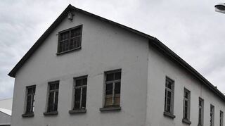 Die alte Schreinerei soll im September abgerissen werden. Dort entsteht dann eine neue dreistöckige Produktionshalle.