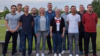 Im Mittelpunkt der Generalversammlung des SV Windischbuch standen Wahlen. Martin Scelle und Jörg Schneider werden den Verein künftig als Doppelspitze führen. Das Bild zeigt sie mit ihrem Team.
