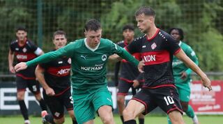 Mit 1:3 unterlagen die Würzburger Kickers im Testspiel. Unser Bild zeigt eine Szene mit Neuzugang Moritz Hannemann (rechts).