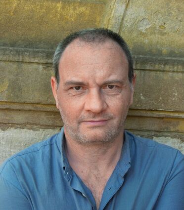 Schreibt Romane, Theaterstücke und Opernlibretti: Helmut Krausser.