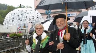 Ein buntes Bild bot trotz Regens der Umzug.