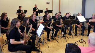 Das „Sax’emble“ des Saxophonorchesters Kloster Schöntal begeisterte bei seinem Benefizkonzert im Jugend- und Kulturzentrum „Alter Schlachthof“.