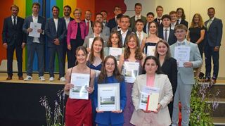 Bei der Entlassfeier am Ganztagsgymnasium gab es Preis und Lob für Schülerinnen und Schüler.