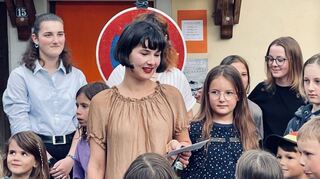 Mia Jil zeigte sich beeindruckt, wie vielseitig und kreativ die Kinder gearbeitet haben.
