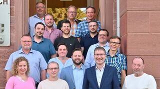 Der neue Werbacher Gemeinderat (von hinten nach vorne) Gregor Michel, Albrecht Rudolf, Andreas Dürr, Harald Meyer, Christian Freisleben, Axel Brümmer, Marco Kranz, Markus Hirsch, Yvonne Vogel, Christian Vogel, Philipp Bopp, Theresa Rüttling, Alexander Herbach, Max Killmann, Bürgermeister Georg Wyrwoll und Roland Johannes.